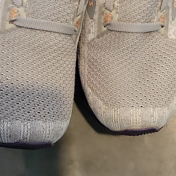 WOMEN'S Brooks LEVITATE 3 running shoes  size 8 GREY - Picture 9 of 10